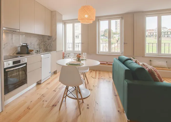 New - Bright In Santa Catarina * Oporto